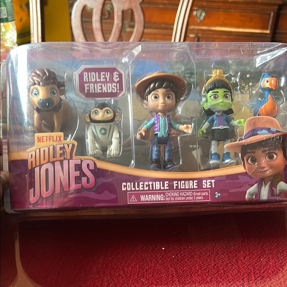 Netflix Purple and Blue Action Figures Playset